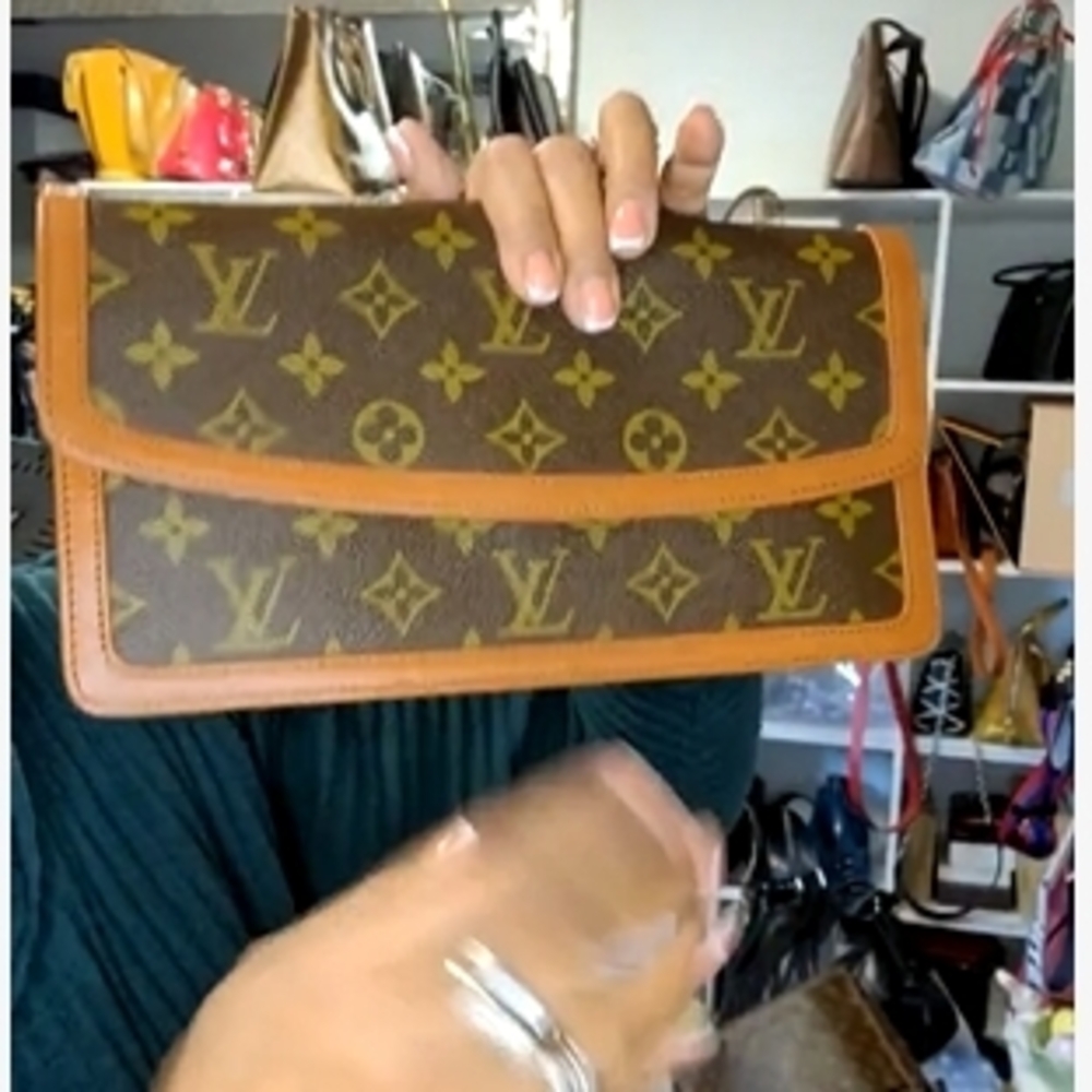 Label For Moni